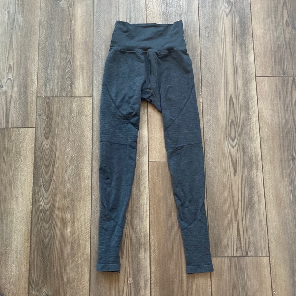Alphalete revival leggings - XS